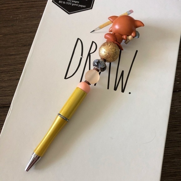 Disney Doorables: Peter Pan: Slightly handmade beaded pen - Picture 3 of 3